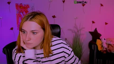 Snapshot of casey_meow_ chatting on April 6, 9:10 am casey_meow_ online show from April 6, 9:10 am