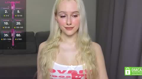 Snapshot of caseylabow chatting on February 15, 11:17 am My name is Casey... Nice to meet you I will be happy to have funthumbs up please its important online show from February 15, 11:17 am