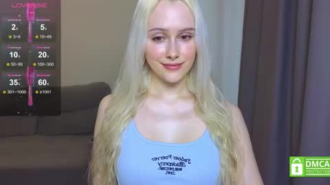 Snapshot of caseylabow chatting on March 11, 8:20 am My name is Casey... Nice to meet you I will be happy to have funthumbs up please its important online show from March 11, 8:20 am