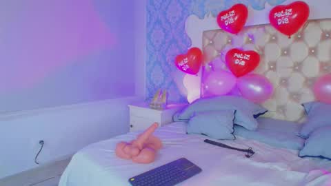 Snapshot of caseymoon chatting on February 14, 12:46 pm Casey online show from February 14, 12:46 pm