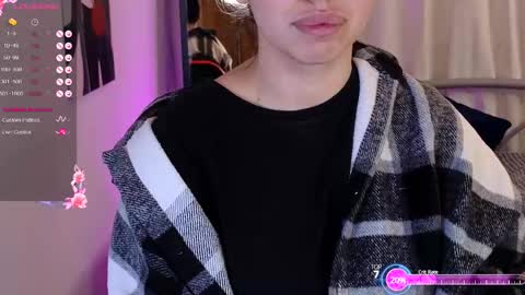 Snapshot of caseyrobbinss chatting on December 6, 6:17 pm Casey Robbins online show from December 6, 6:17 pm
