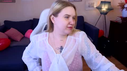 Snapshot of caseyrobbinss chatting on February 22, 6:28 am Casey Robbins online show from February 22, 6:28 am