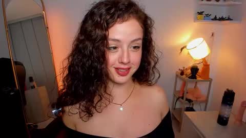Snapshot of cassandra_caiin chatting on September 18, 9:50 pm Cassie online show from September 18, 9:50 pm