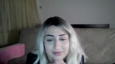 Snapshot of cassie_moonie chatting on April 5, 7:22 pm Cassie online show from April 5, 7:22 pm