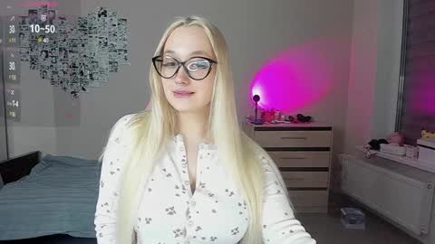 Snapshot of cassie_rosss chatting on January 14, 12:00 am Cassie Rosss online show from January 14, 12:00 am