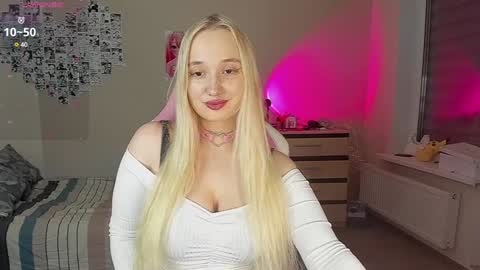 Snapshot of cassie_rosss chatting on February 4, 12:08 am Cassie Rosss online show from February 4, 12:08 am