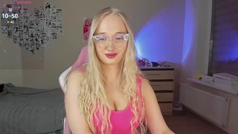 Snapshot of cassie_rosss chatting on February 9, 12:39 am Cassie Rosss online show from February 9, 12:39 am