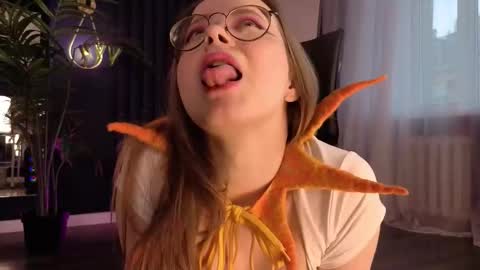 assie online show from October 23, 12:59 pm