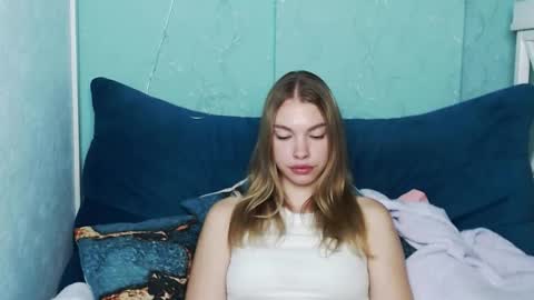Snapshot of cassiedii chatting on September 13, 5:18 am Tina online show from September 13, 5:18 am