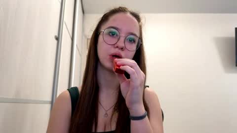 Kate online show from April 3, 7:06 am