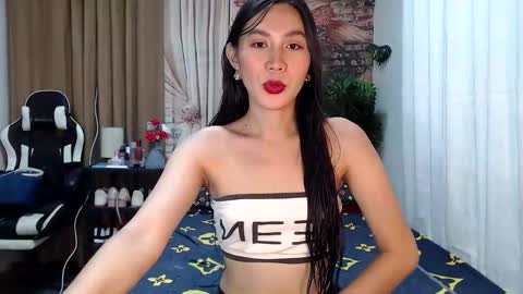 Snapshot of cassydeluxe chatting on October 14, 1:50 am Cassy online show from October 14, 1:50 am