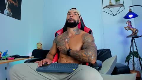 Snapshot of casticatheking chatting on February 13, 10:00 pm Matheo Brown online show from February 13, 10:00 pm