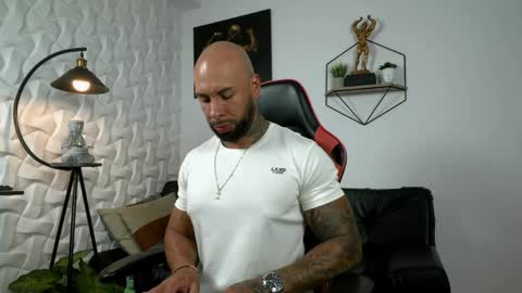 Matheo Brown online show from May 15, 9:00 pm