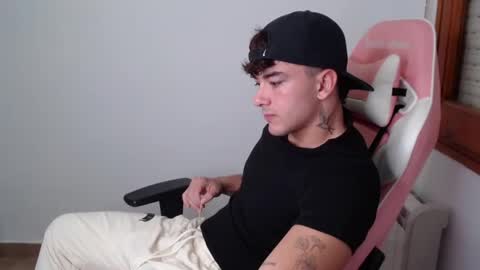 Snapshot of castrotwins chatting on October 13, 5:24 pm castrotwins online show from October 13, 5:24 pm