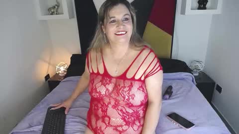 Snapshot of cat_wild chatting on December 18, 9:29 pm Marce online show from December 18, 9:29 pm