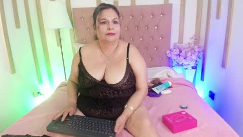 Snapshot of cat_wild chatting on April 4, 8:28 pm Marce online show from April 4, 8:28 pm