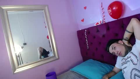 Snapshot of catalellaandpaul chatting on February 23, 7:00 am CatalellaAndPaul online show from February 23, 7:00 am