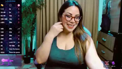 Snapshot of catalina3772516 chatting on April 13, 1:11 am catalina3772516 online show from April 13, 1:11 am