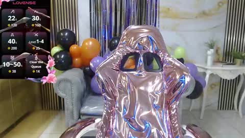 Snapshot of catalina5_s chatting on October 30, 1:23 pm Catalina online show from October 30, 1:23 pm