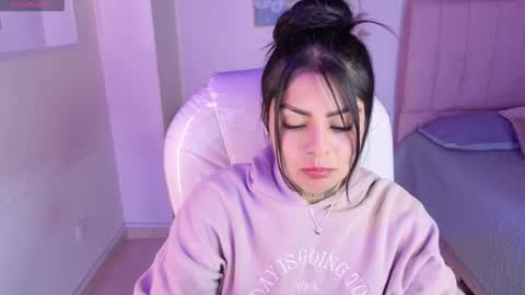 Catalina online show from November 23, 9:58 pm