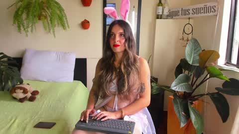 Snapshot of catalinalince chatting on February 3, 4:41 pm Cataina Lince online show from February 3, 4:41 pm