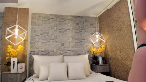 Snapshot of catalinnathompson chatting on October 29, 12:07 pm CatalinnaThompson online show from October 29, 12:07 pm