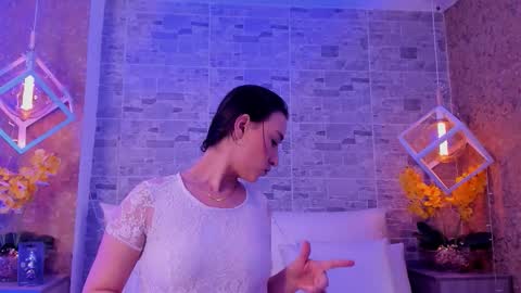 Snapshot of catalinnathompson chatting on December 17, 11:38 am CatalinnaThompson online show from December 17, 11:38 am