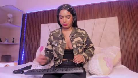 catalleya_f online show from May 1, 8:02 pm