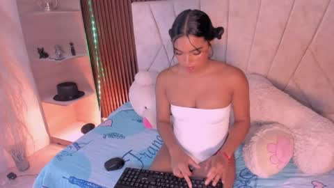 catalleya_f online show from May 11, 8:17 pm