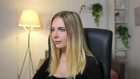 catecrago  online show from December 17, 9:04 am