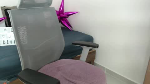 katerine online show from April 1, 2:56 am