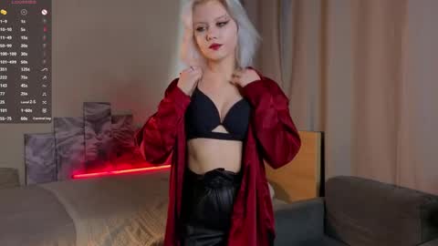 Mia online show from April 24, 11:01 am