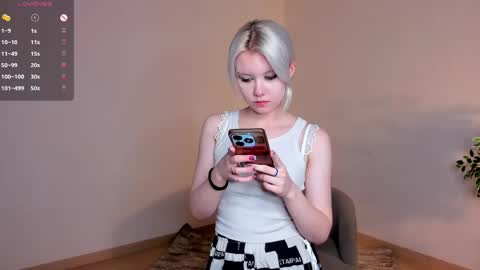 Mia online show from May 15, 11:06 am