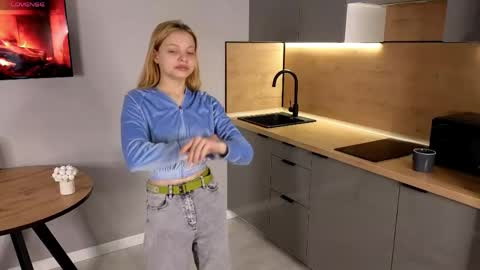 Katiee online show from April 30, 8:09 am