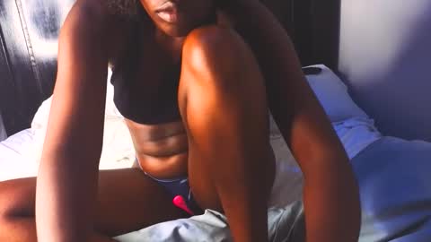 Snapshot of cathynoir chatting on April 1, 2:12 am catrine online show from April 1, 2:12 am