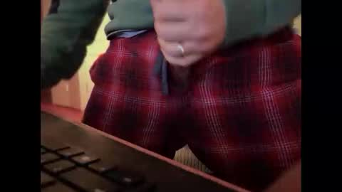 Snapshot of catmandoo21001 chatting on December 28, 10:34 pm catmandoo21001 online show from December 28, 10:34 pm