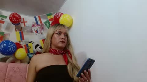 Snapshot of catrina_chan chatting on June 24, 10:09 pm catrina_chan online show from June 24, 10:09 pm