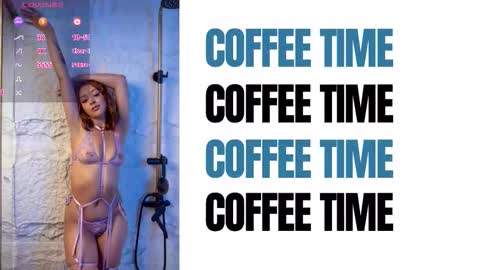 catti_brie_ online show from November 21, 11:42 am