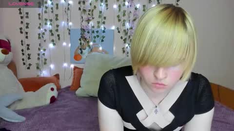 cattie_w_ online show from October 22, 1:17 am