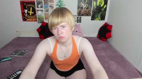 cattie_w_ online show from May 20, 1:12 am