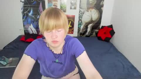 cattie_w_ online show from June 20, 1:09 am