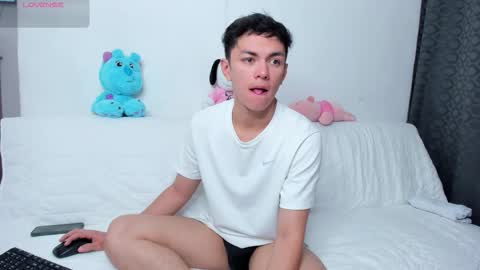 Snapshot of caydensmit chatting on December 21, 11:45 pm Cayden online show from December 21, 11:45 pm