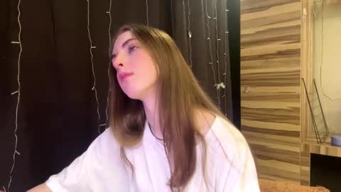 Snapshot of caylakimbro chatting on March 3, 8:09 am Polly online show from March 3, 8:09 am