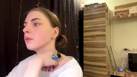 Snapshot of caylakimbro chatting on March 4, 7:25 am Polly online show from March 4, 7:25 am