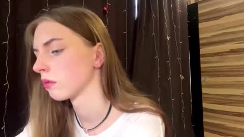 Snapshot of caylakimbro chatting on March 5, 7:26 am Polly online show from March 5, 7:26 am