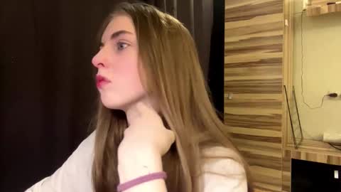 Snapshot of caylakimbro chatting on March 15, 8:20 am Polly online show from March 15, 8:20 am