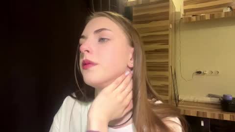 Snapshot of caylakimbro chatting on March 18, 4:10 pm Polly online show from March 18, 4:10 pm