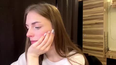 Snapshot of caylakimbro chatting on March 20, 8:52 am Polly online show from March 20, 8:52 am