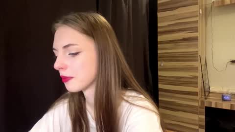 Snapshot of caylakimbro chatting on March 25, 7:25 am Polly online show from March 25, 7:25 am