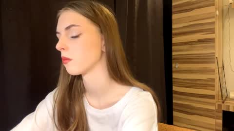 Snapshot of caylakimbro chatting on March 27, 7:25 am Polly online show from March 27, 7:25 am